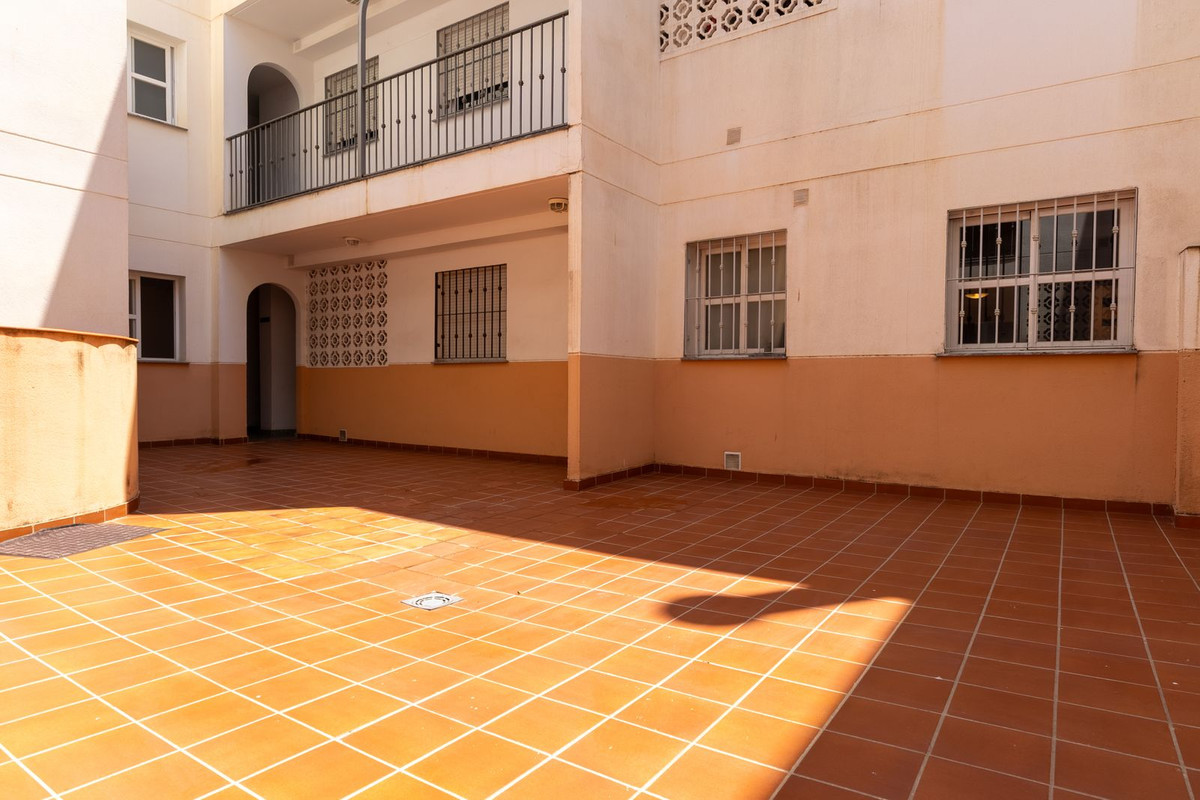 2 Bed Apartment for sale in Fuengirola Costa Del Sol, Málaga, Spain