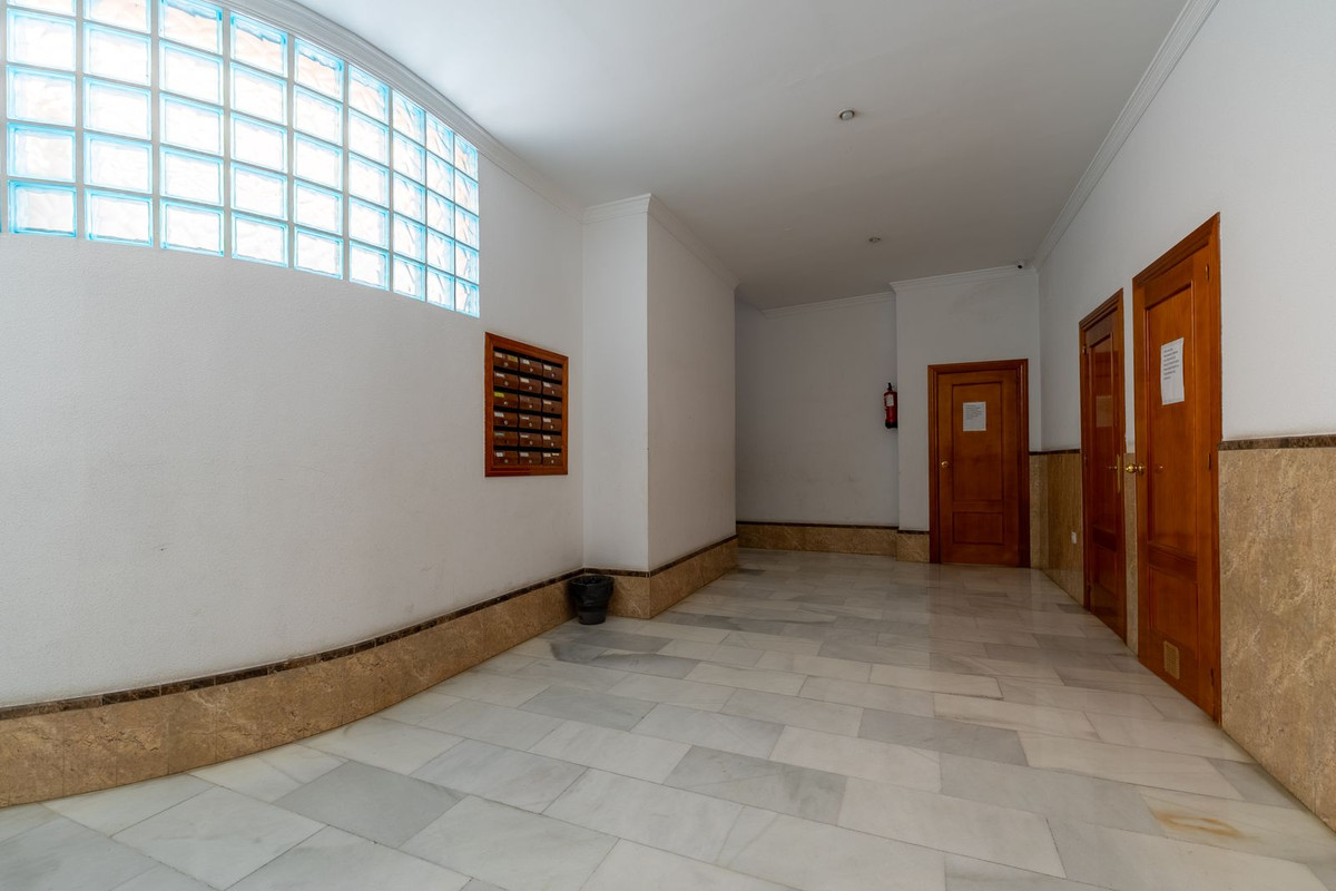 2 Bed Apartment for sale in Fuengirola Costa Del Sol, Málaga, Spain