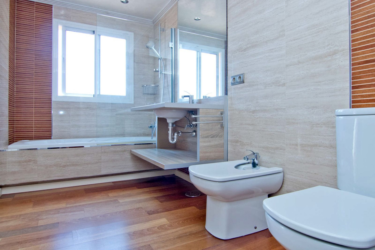 2 Bed Apartment for sale in Fuengirola Costa Del Sol, Málaga, Spain