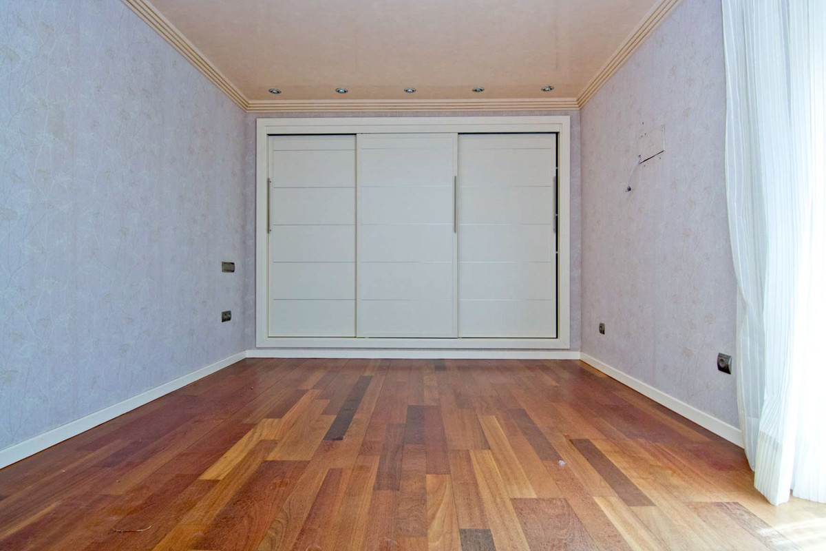 2 Bed Apartment for sale in Fuengirola Costa Del Sol, Málaga, Spain