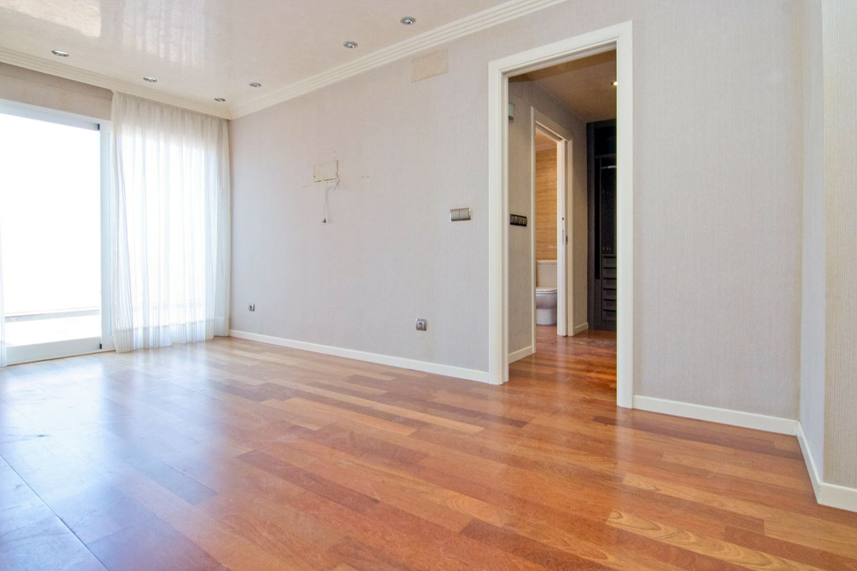 2 Bed Apartment for sale in Fuengirola Costa Del Sol, Málaga, Spain