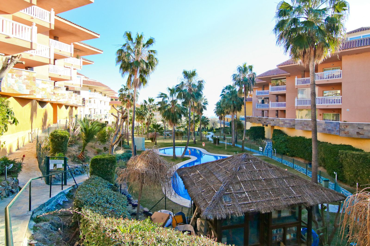 2 Bed Apartment for sale in Fuengirola Costa Del Sol, Málaga, Spain