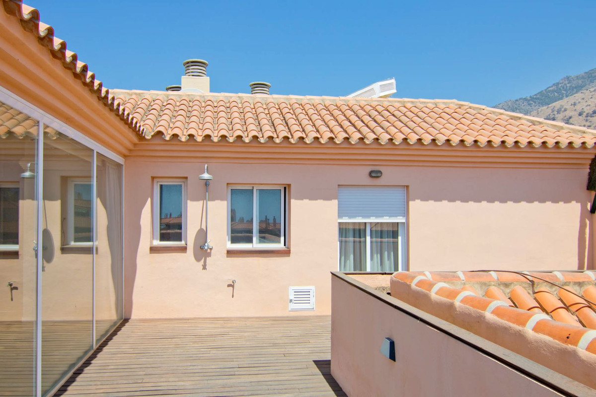 2 Bed Apartment for sale in Fuengirola Costa Del Sol, Málaga, Spain