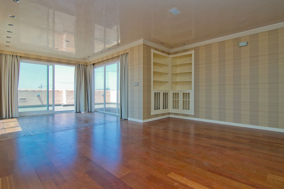 2 Bed Apartment for sale in Fuengirola Costa Del Sol, Málaga, Spain