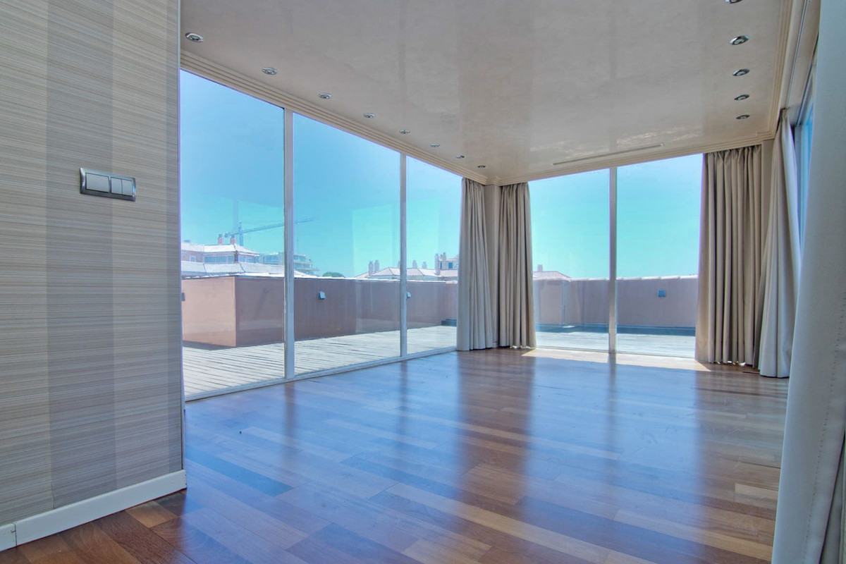 2 Bed Apartment for sale in Fuengirola Costa Del Sol, Málaga, Spain