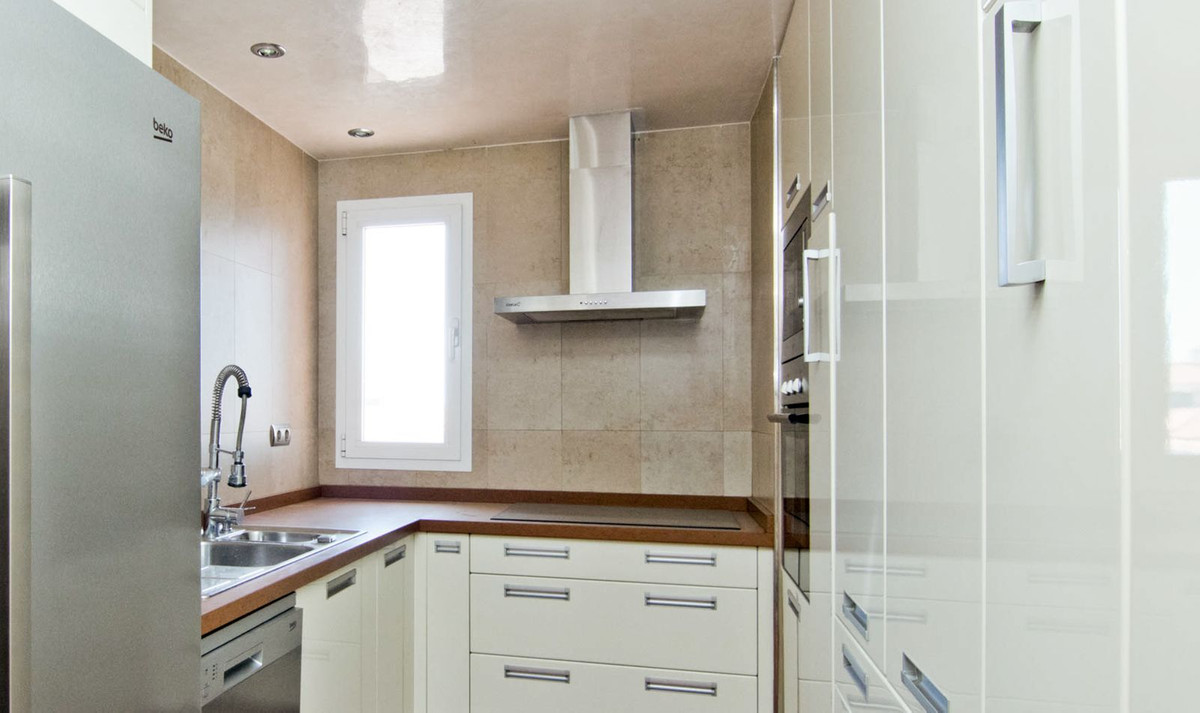 2 Bed Apartment for sale in Fuengirola Costa Del Sol, Málaga, Spain