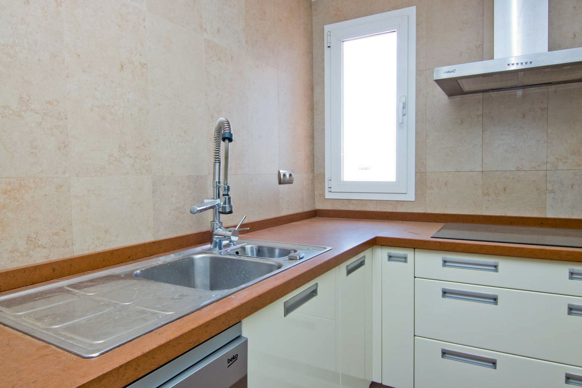 2 Bed Apartment for sale in Fuengirola Costa Del Sol, Málaga, Spain