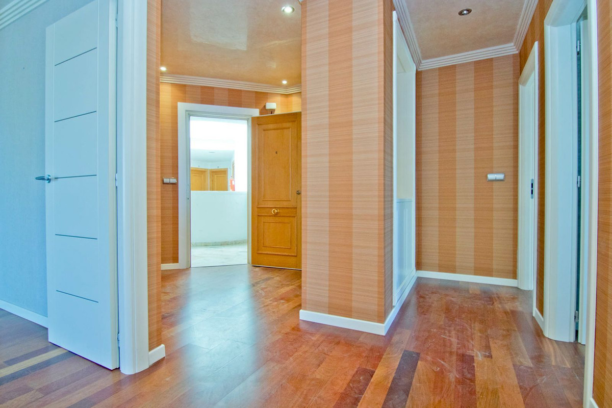 2 Bed Apartment for sale in Fuengirola Costa Del Sol, Málaga, Spain