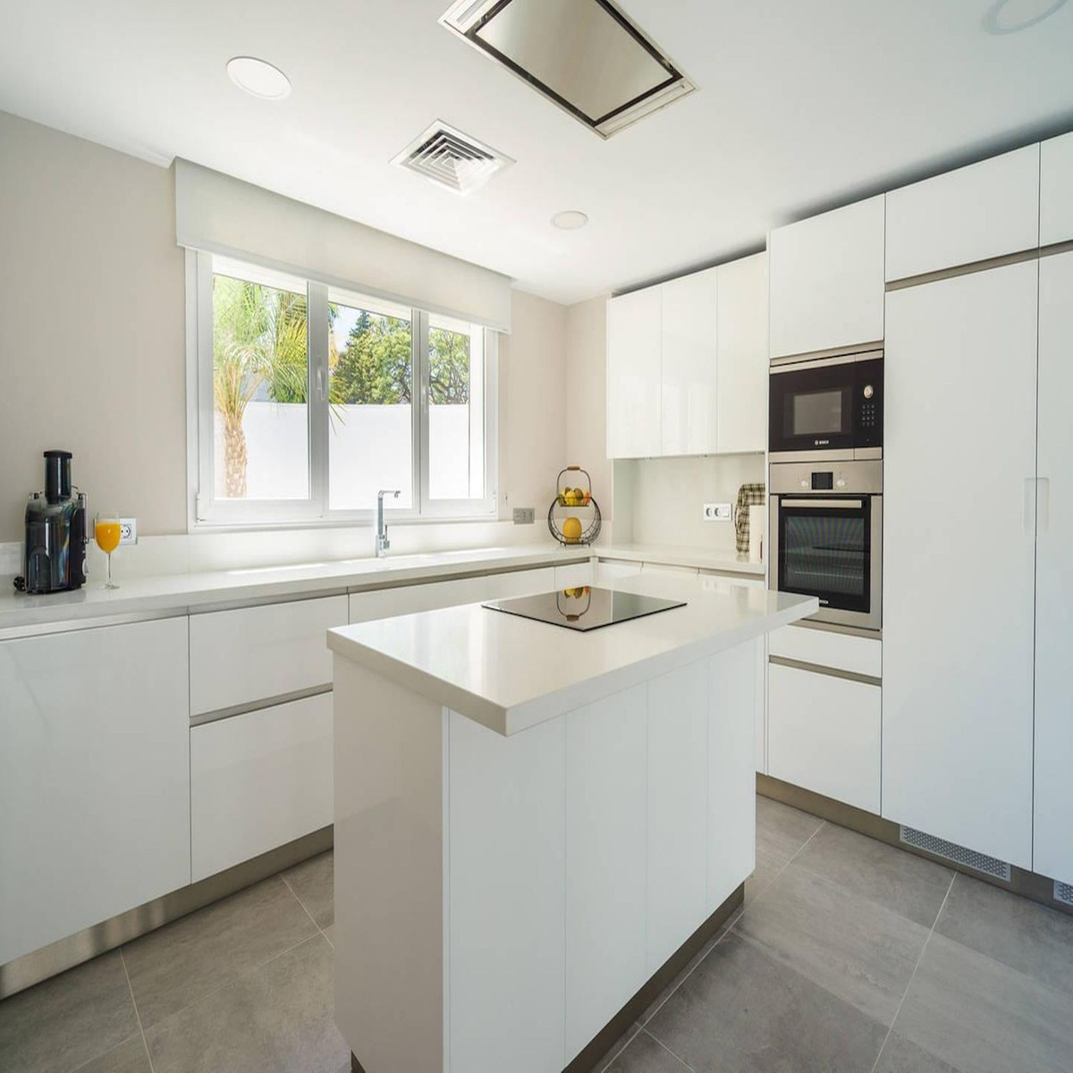 6 Bed Townhouse for sale in Nueva Andalucía Costa Del Sol, Málaga, Spain