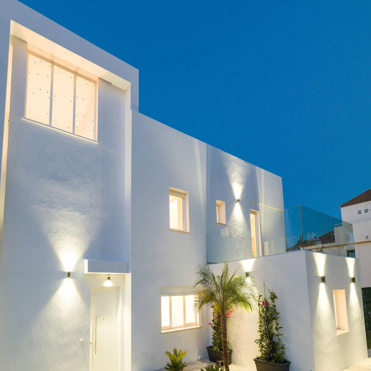 6 Bed Townhouse for sale in Nueva Andalucía Costa Del Sol, Málaga, Spain