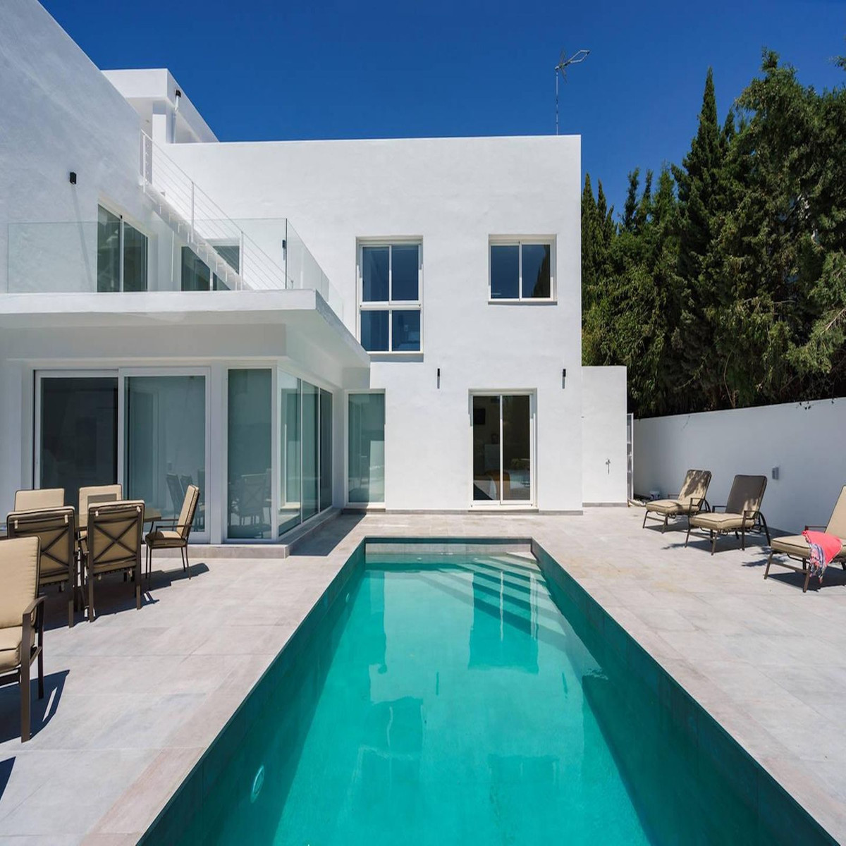 6 Bed Townhouse for sale in Nueva Andalucía Costa Del Sol, Málaga, Spain