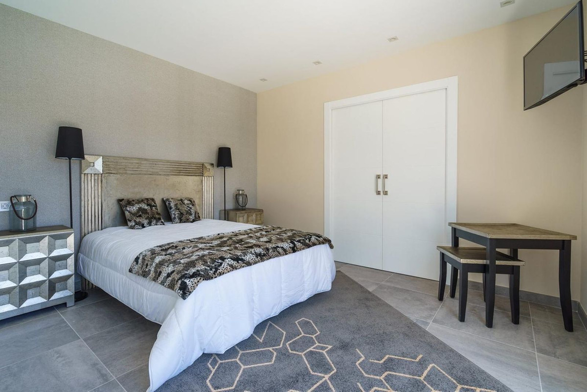 6 Bed Townhouse for sale in Nueva Andalucía Costa Del Sol, Málaga, Spain