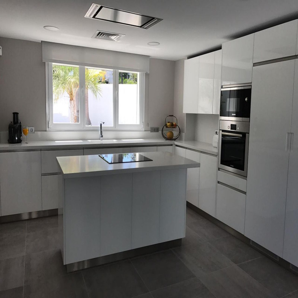 6 Bed Townhouse for sale in Nueva Andalucía Costa Del Sol, Málaga, Spain