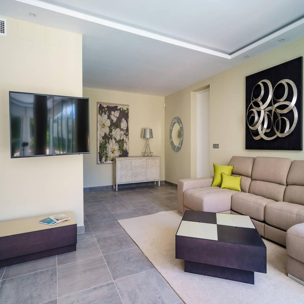6 Bed Townhouse for sale in Nueva Andalucía Costa Del Sol, Málaga, Spain