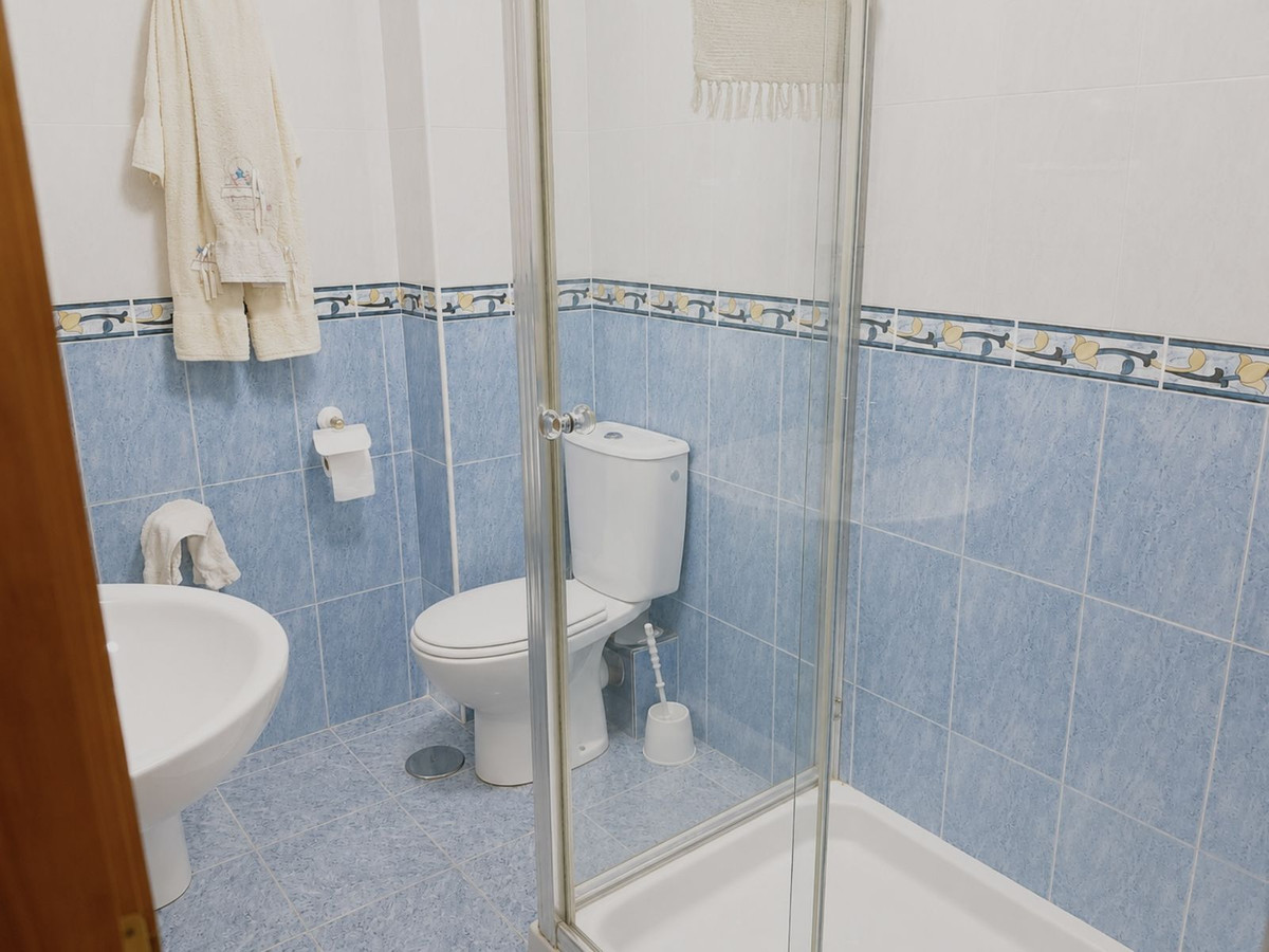 Se vende Apartamento Planta Media de 2 dormitorios en Costa Del Sol, Málaga, España