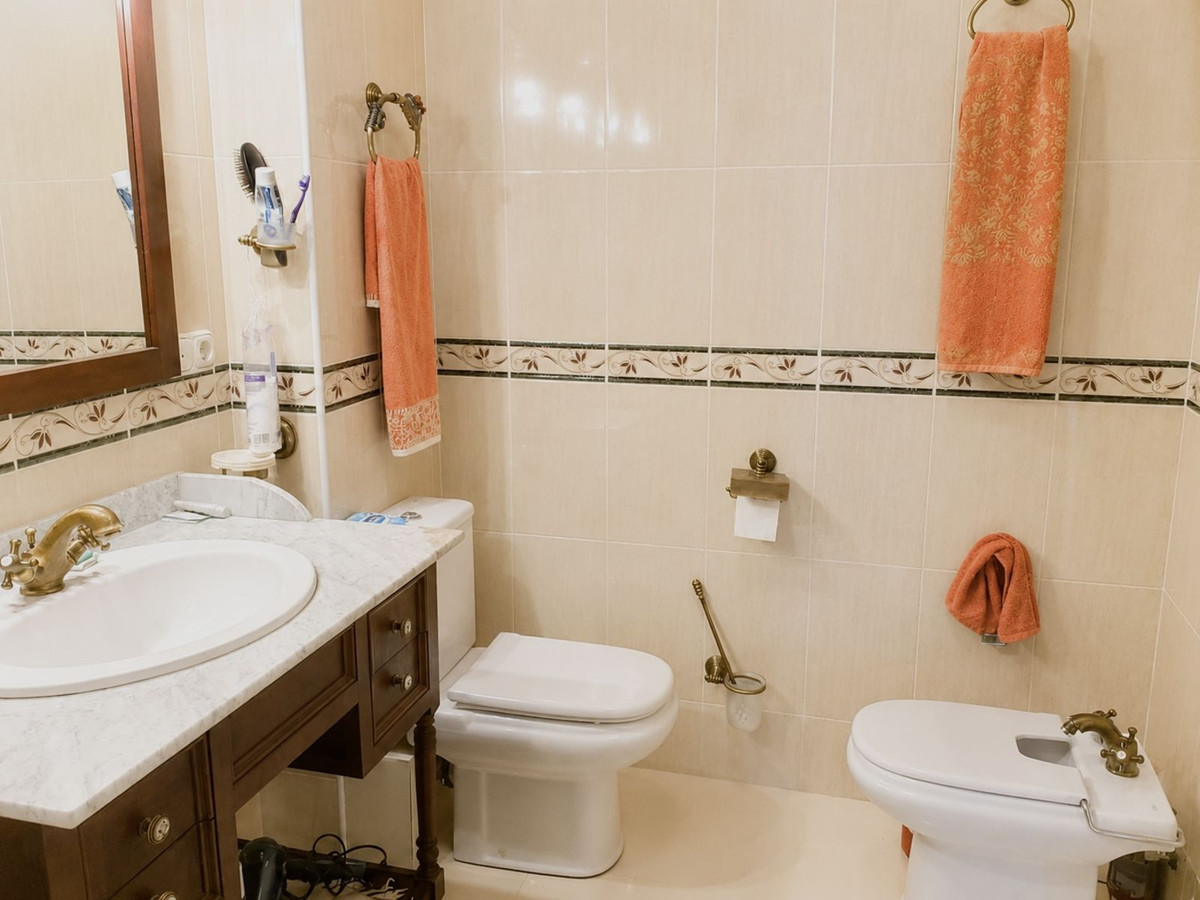 Se vende Apartamento Planta Media de 2 dormitorios en Costa Del Sol, Málaga, España