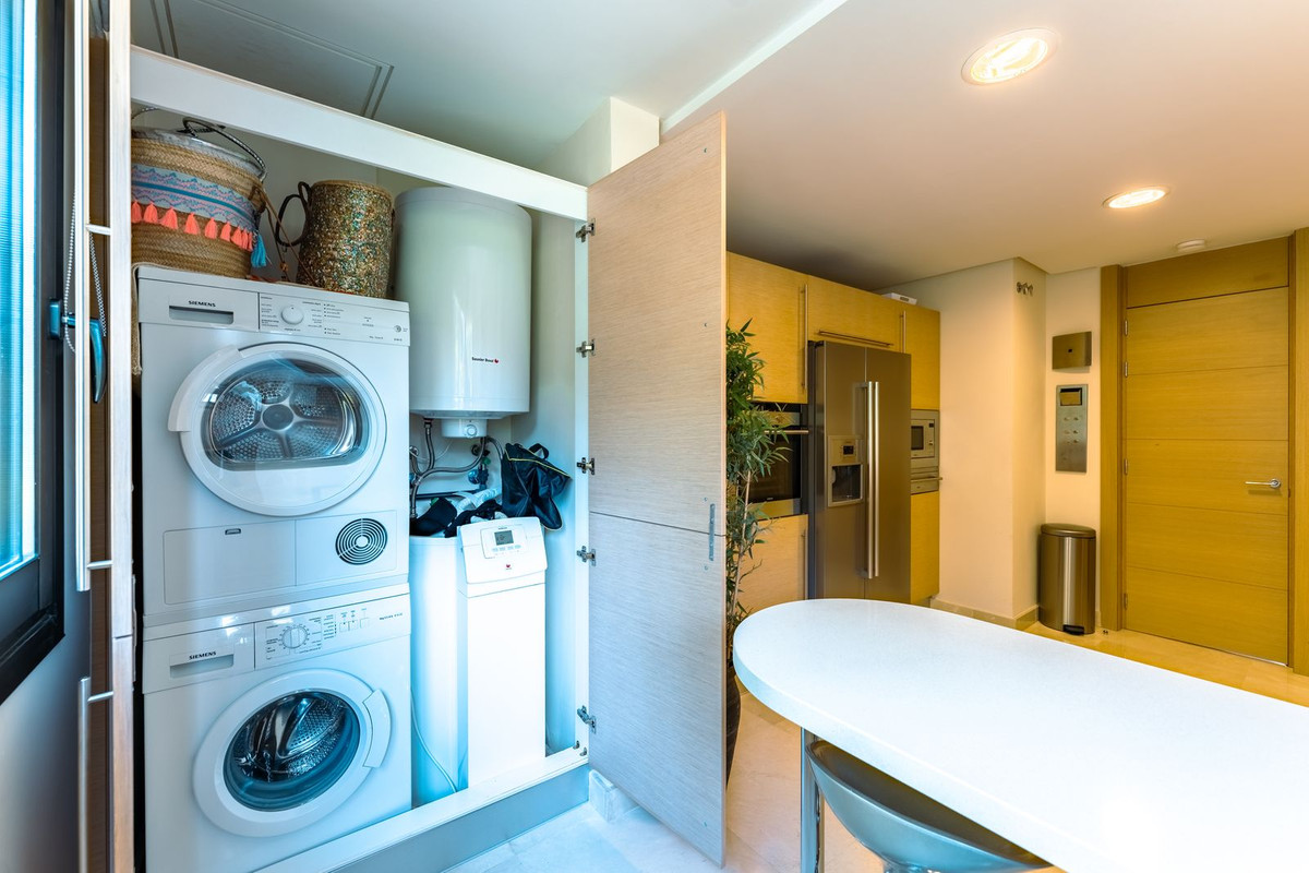 Se vende Apartamento Planta Media de 2 dormitorios en Costa Del Sol, Málaga, España