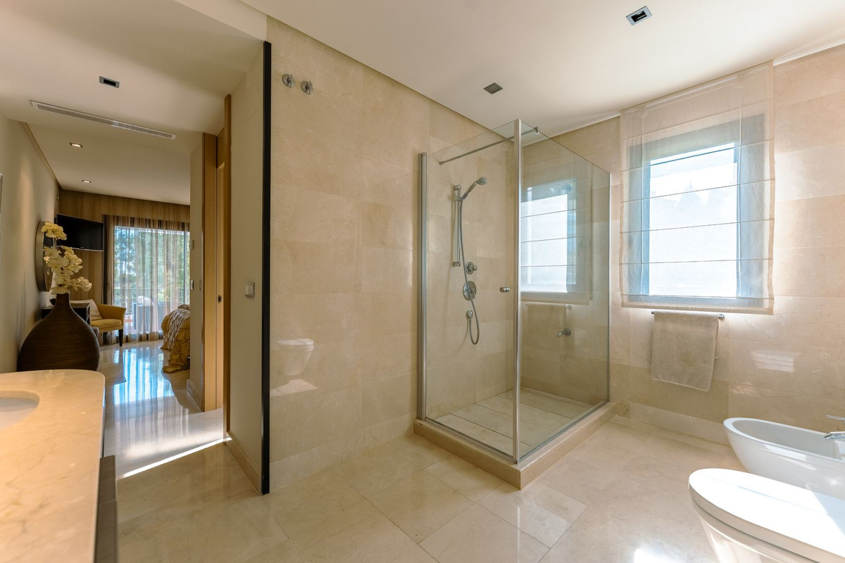 Se vende Apartamento Planta Media de 2 dormitorios en Costa Del Sol, Málaga, España
