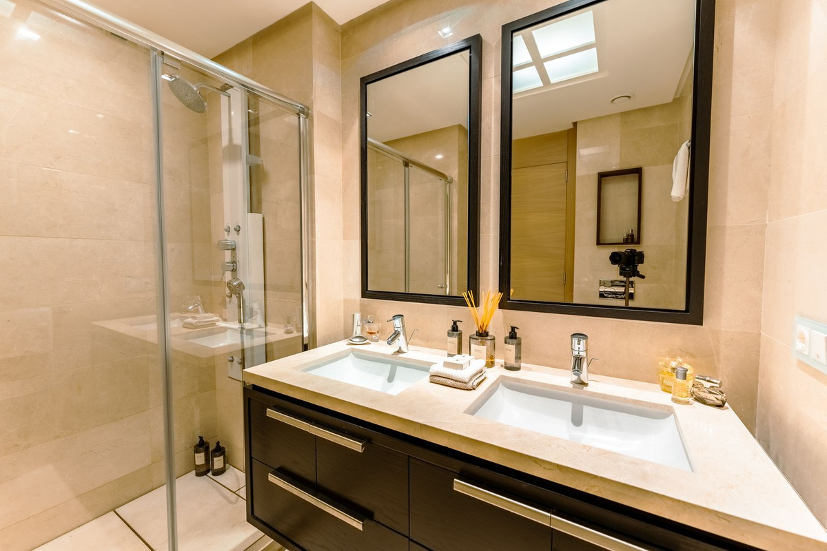 Se vende Apartamento Planta Media de 2 dormitorios en Costa Del Sol, Málaga, España