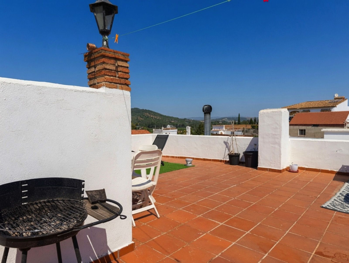 3 Bed Townhouse for sale in San Enrique Costa Del Sol, Cádiz, Spain