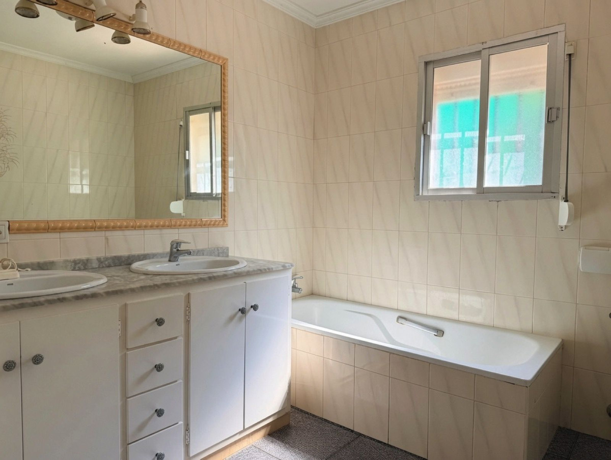 3 Bed Townhouse for sale in San Enrique Costa Del Sol, Cádiz, Spain