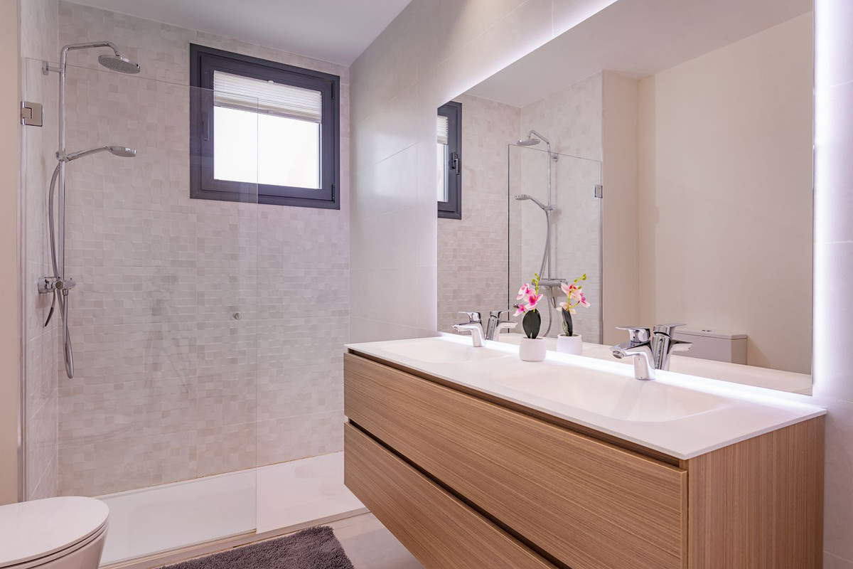 Se vende Apartamento Planta Media de 3 dormitorios en Costa Del Sol, Málaga, España