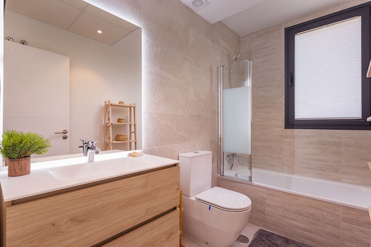 Se vende Apartamento Planta Media de 3 dormitorios en Costa Del Sol, Málaga, España
