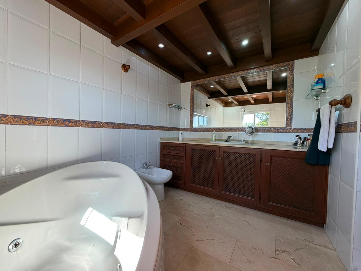 2 Bed Apartment for sale in Estepona Costa Del Sol, Málaga, Spain