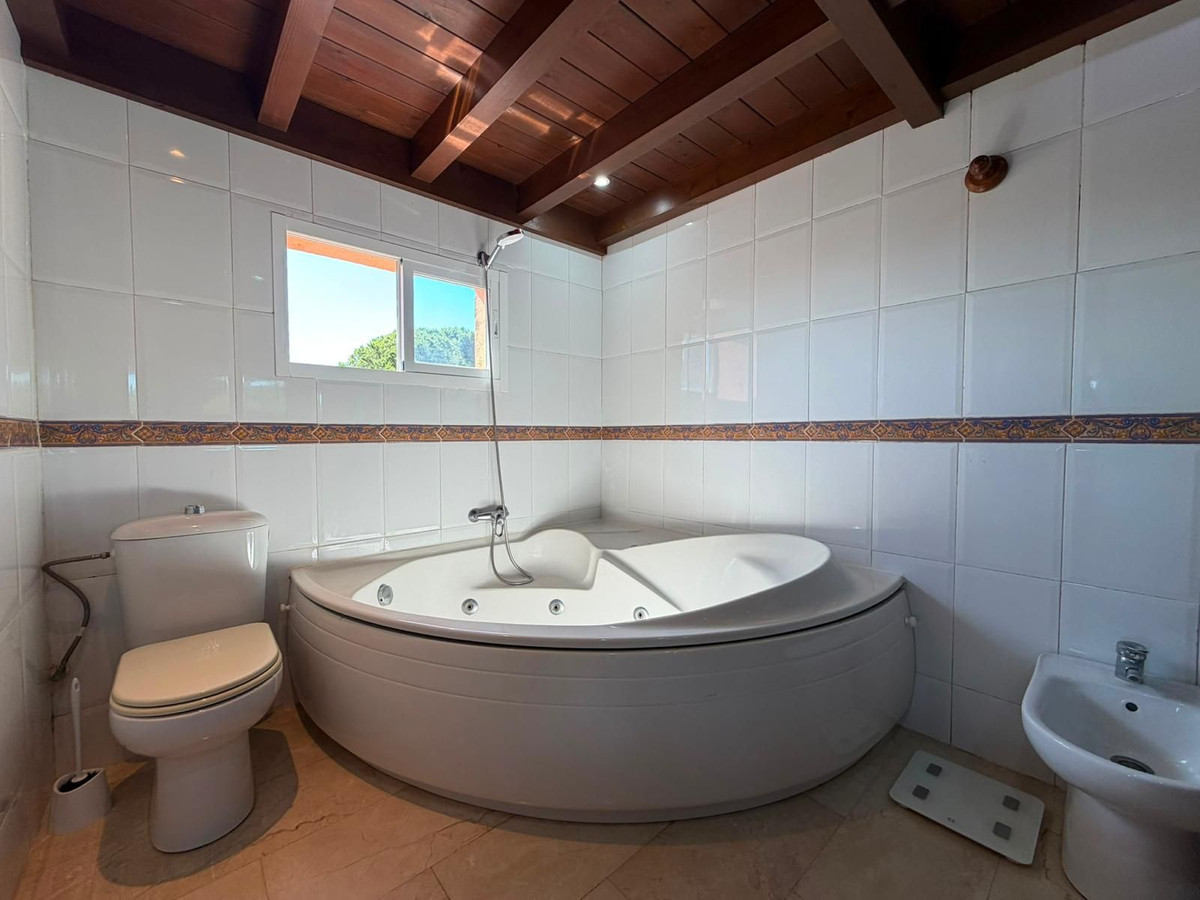 2 Bed Apartment for sale in Estepona Costa Del Sol, Málaga, Spain