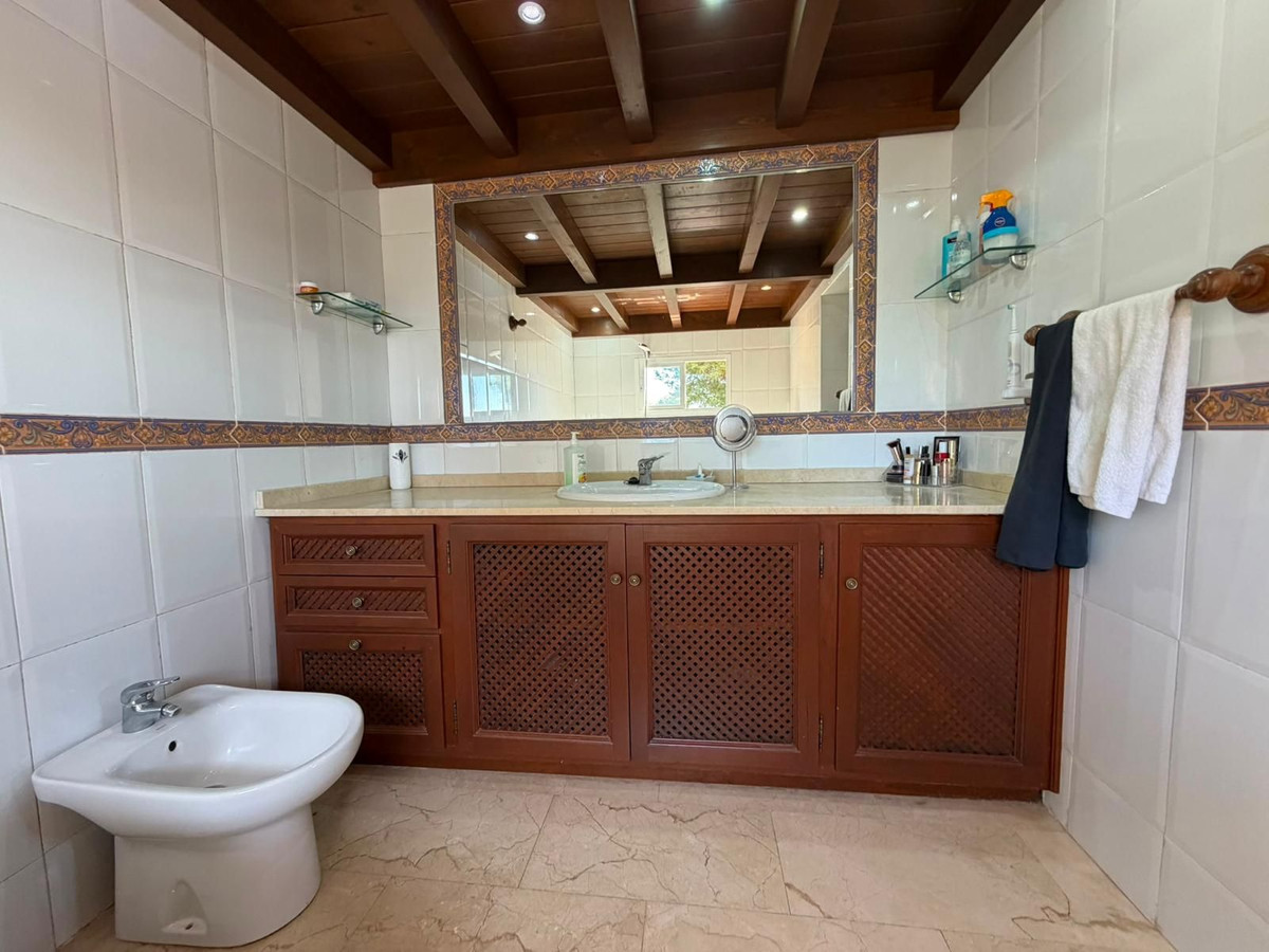 2 Bed Apartment for sale in Estepona Costa Del Sol, Málaga, Spain