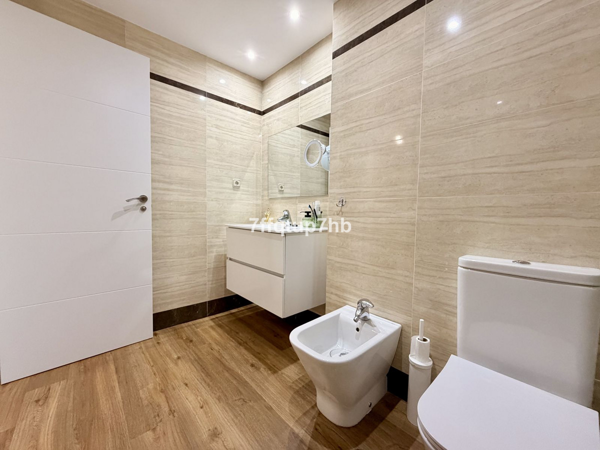 3 Bed Apartment for sale in Estepona Costa Del Sol, Málaga, Spain