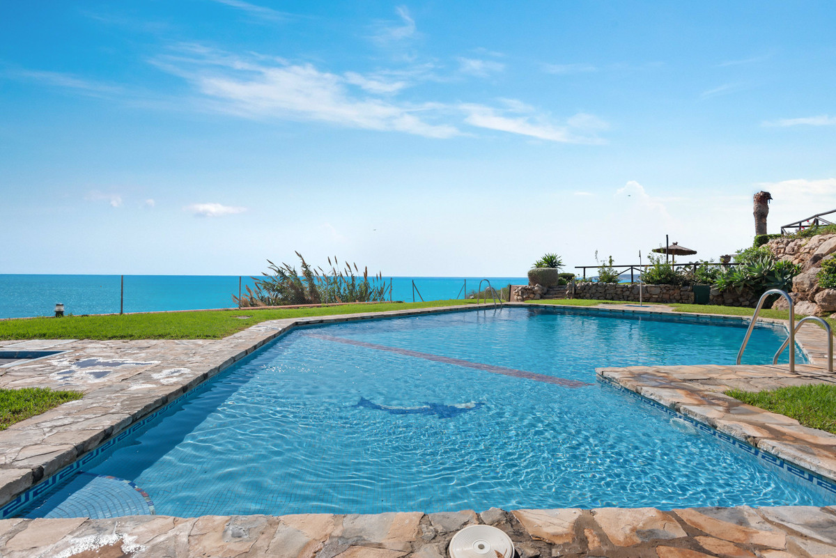 3 Bed Townhouse for sale in Estepona Costa Del Sol, Málaga, Spain
