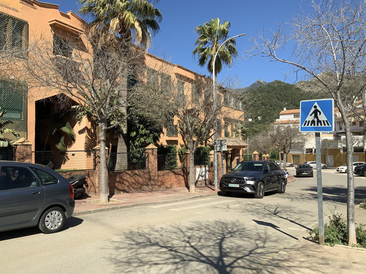 3 Bed Apartment for sale in Marbella Costa Del Sol, Málaga, Spain