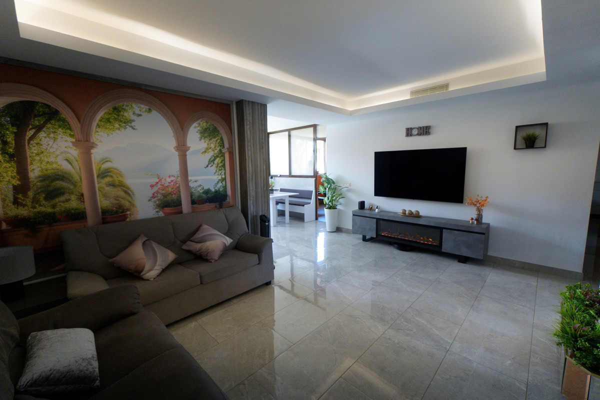 3 Bed Apartment for sale in Marbella Costa Del Sol, Málaga, Spain