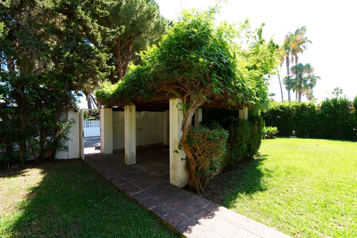 4 Bed Townhouse for sale in Las Chapas Costa Del Sol, Málaga, Spain