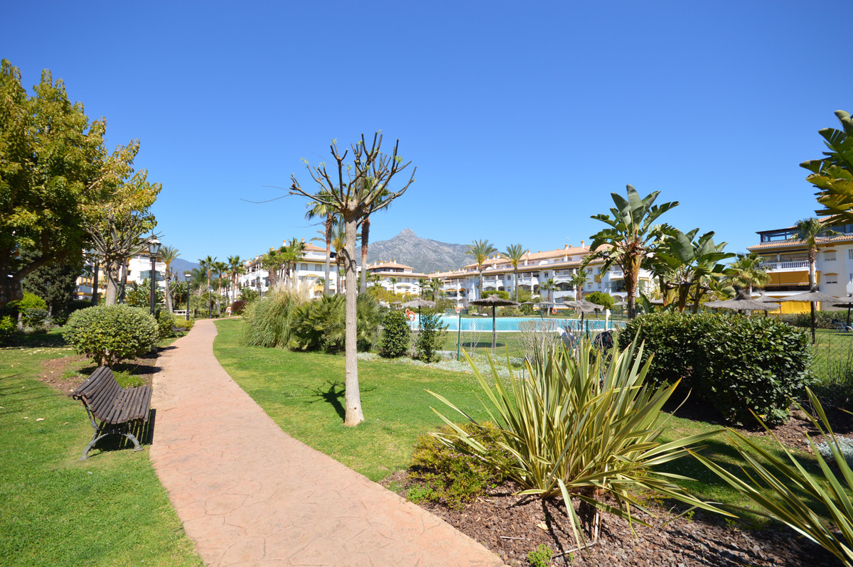 Se vende Apartamento Planta Media de 2 dormitorios en Costa Del Sol, Málaga, España
