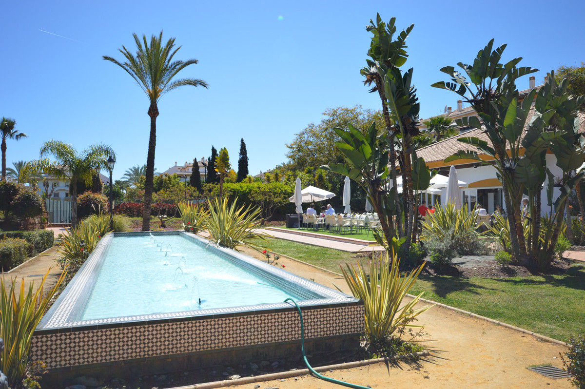 Se vende Apartamento Planta Media de 2 dormitorios en Costa Del Sol, Málaga, España