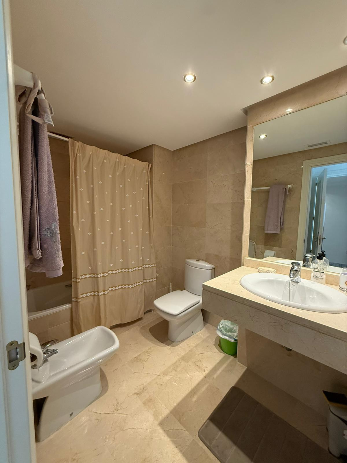 Se vende Apartamento Planta Media de 2 dormitorios en Costa Del Sol, Málaga, España