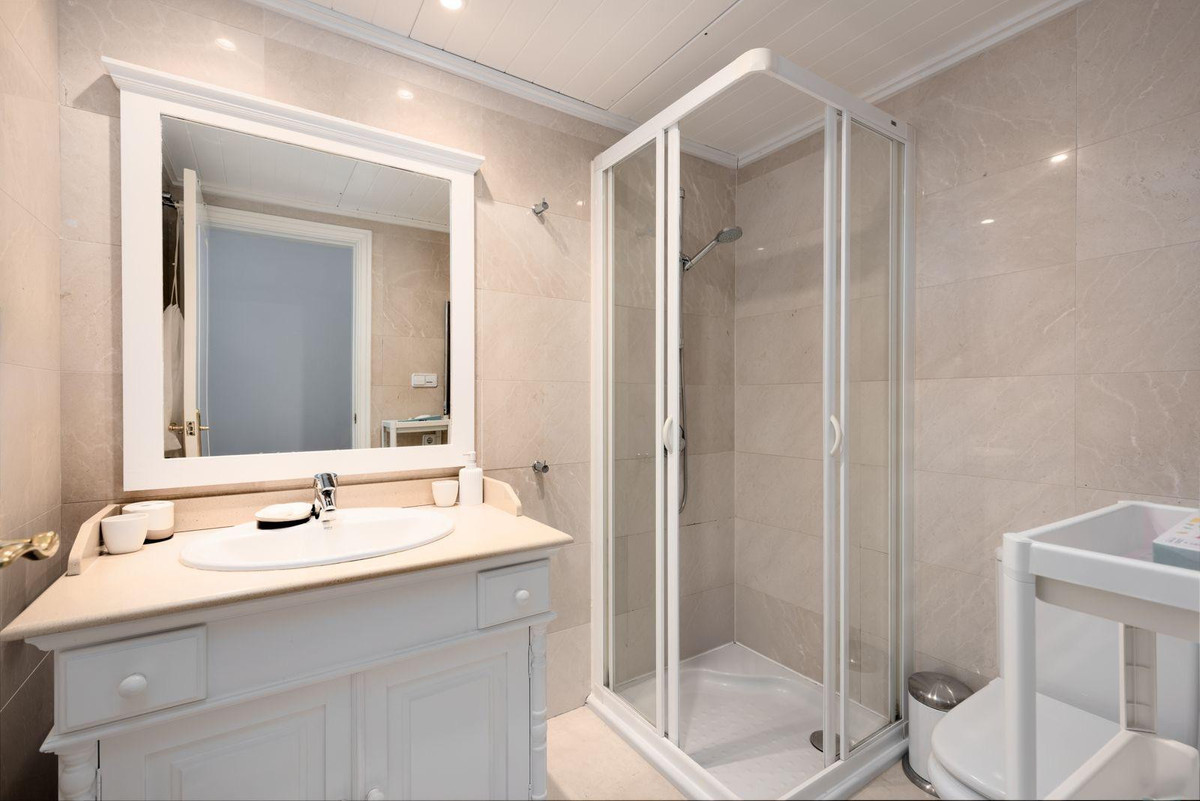 Se vende Apartamento Planta Baja de 2 dormitorios en Costa Del Sol, Málaga, España