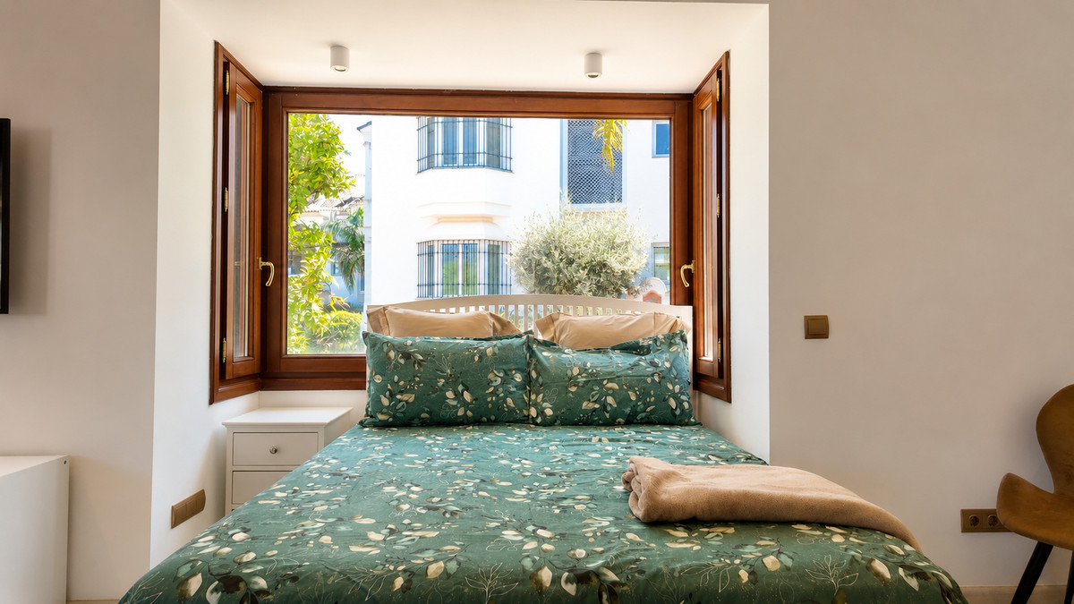 3 Bed Townhouse for sale in The Golden Mile Costa Del Sol, Málaga, Spain