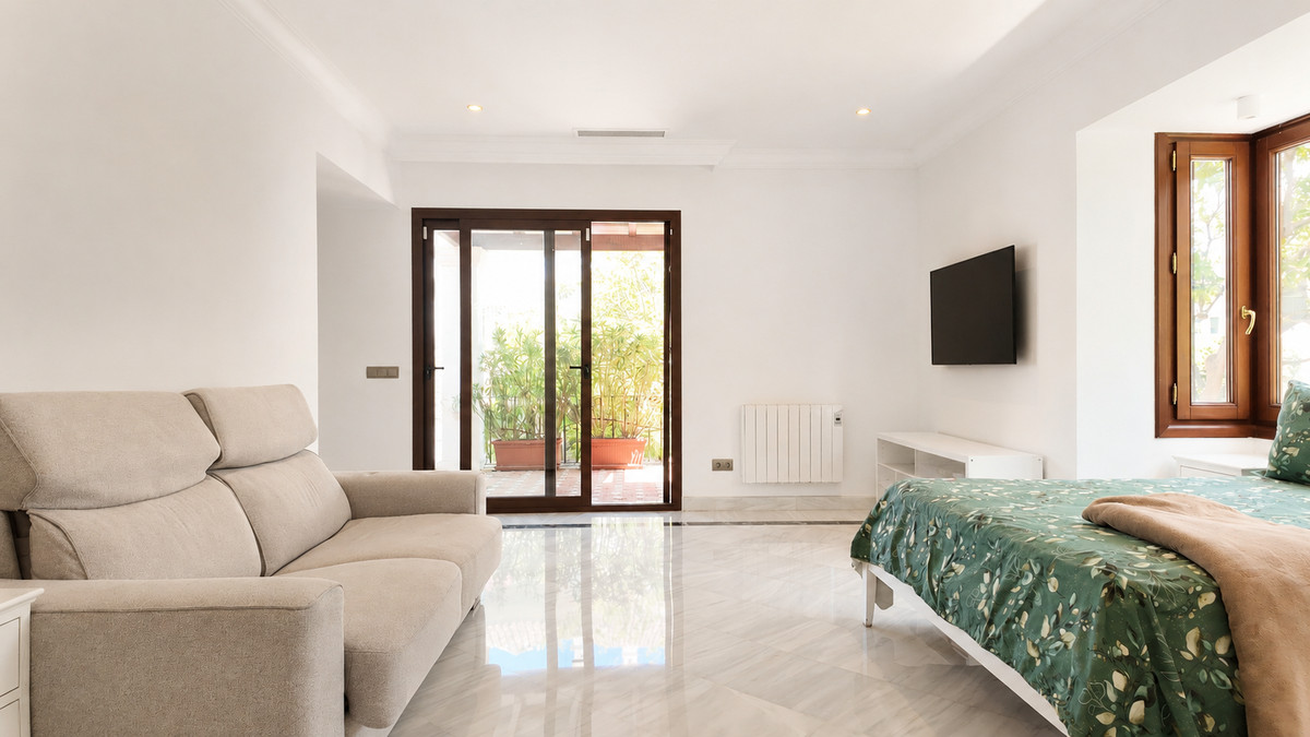 3 Bed Townhouse for sale in The Golden Mile Costa Del Sol, Málaga, Spain