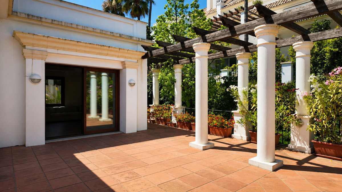 3 Bed Townhouse for sale in The Golden Mile Costa Del Sol, Málaga, Spain