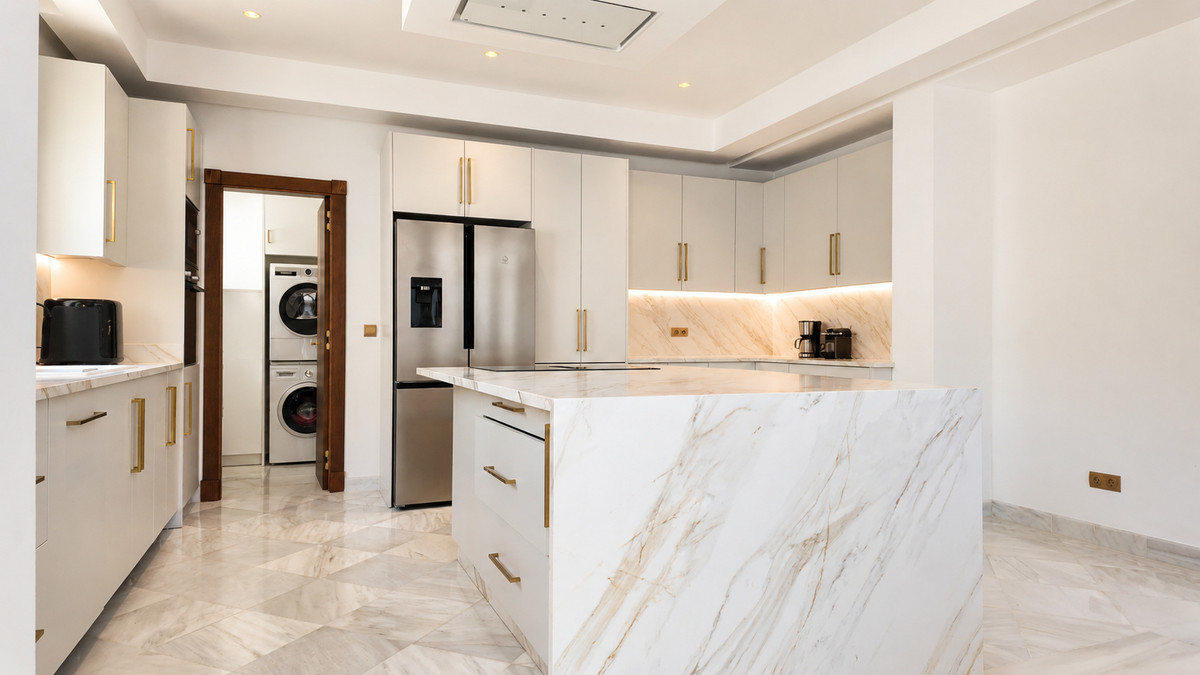 3 Bed Townhouse for sale in The Golden Mile Costa Del Sol, Málaga, Spain