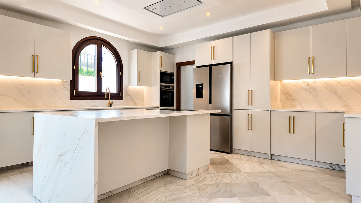 3 Bed Townhouse for sale in The Golden Mile Costa Del Sol, Málaga, Spain