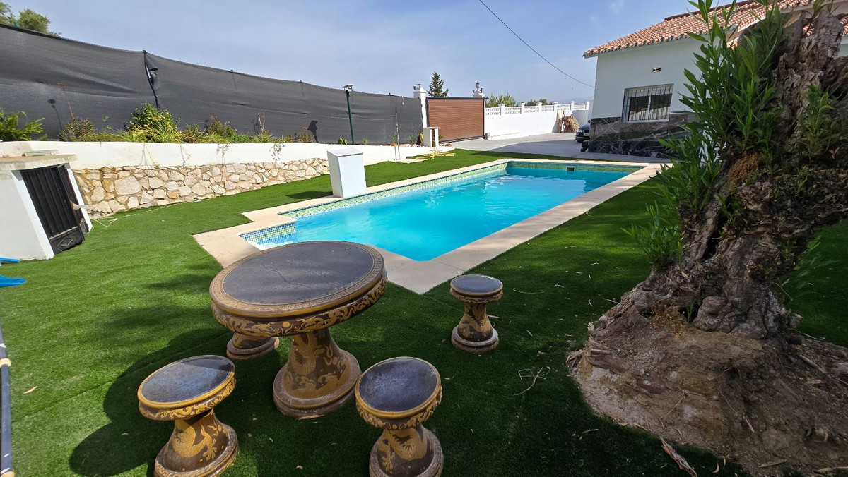 5 Bed Townhouse for sale in Torremolinos Costa Del Sol, Málaga, Spain