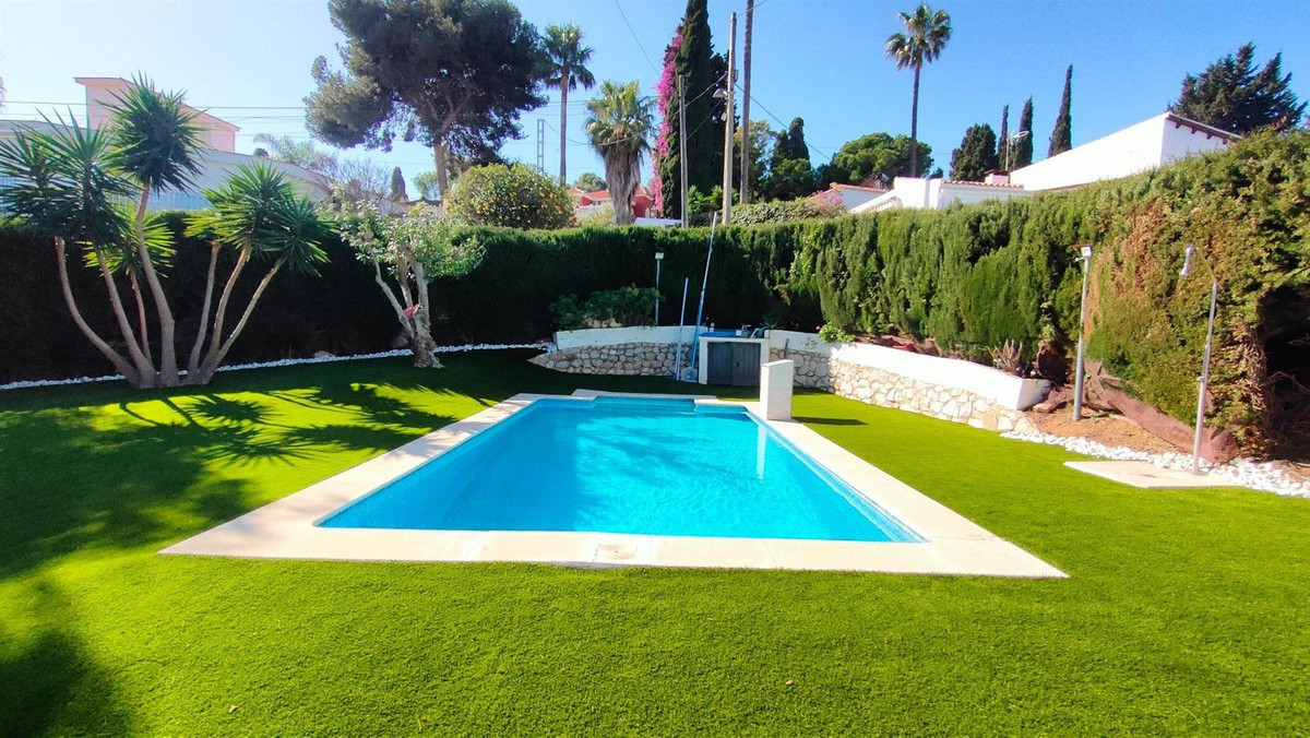 5 Bed Townhouse for sale in Torremolinos Costa Del Sol, Málaga, Spain
