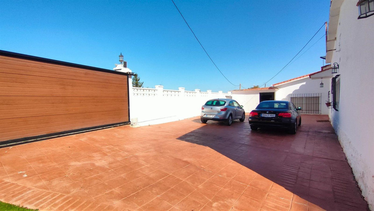 5 Bed Townhouse for sale in Torremolinos Costa Del Sol, Málaga, Spain