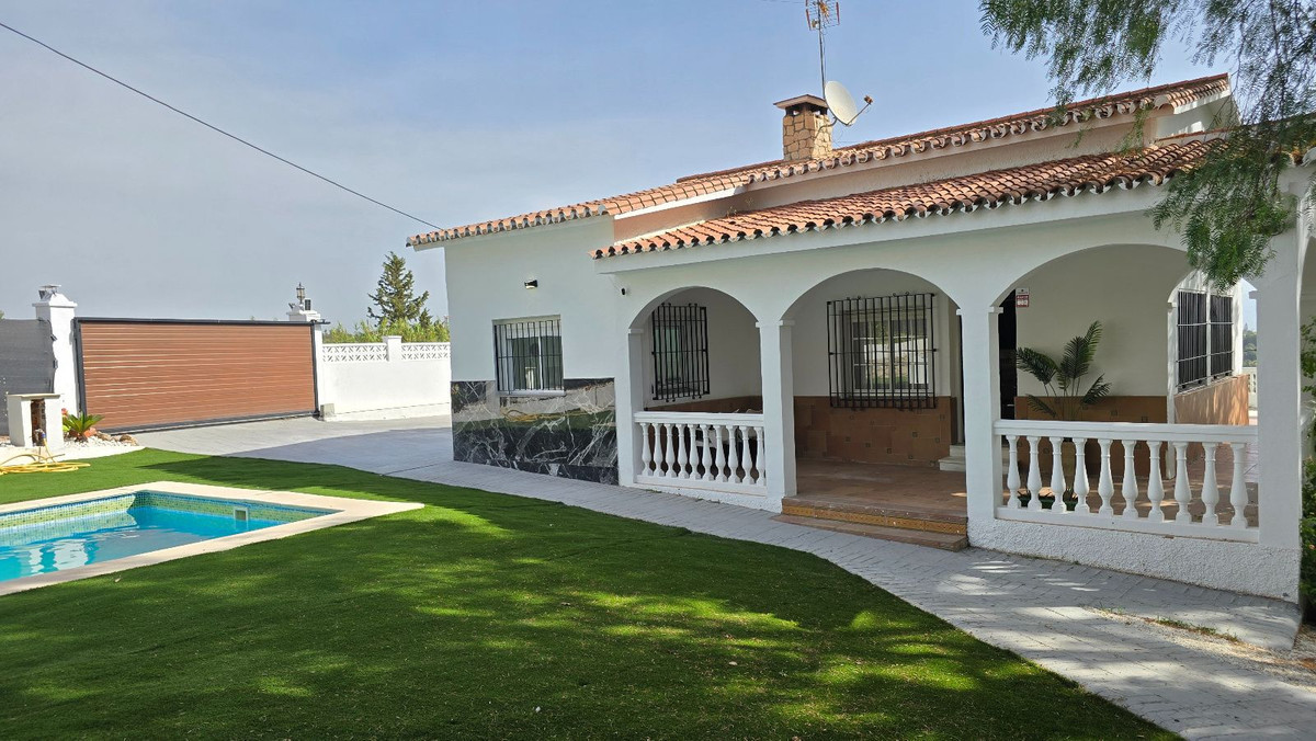 5 Bed Townhouse for sale in Torremolinos Costa Del Sol, Málaga, Spain