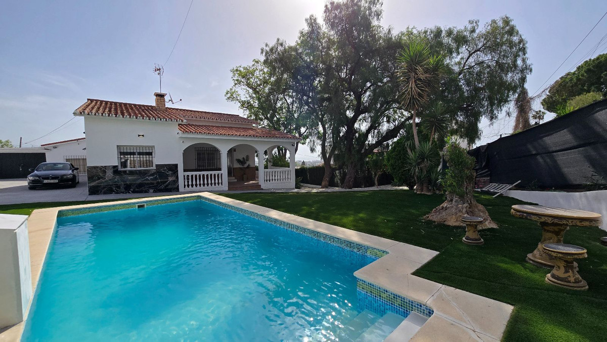 5 Bed Townhouse for sale in Torremolinos Costa Del Sol, Málaga, Spain