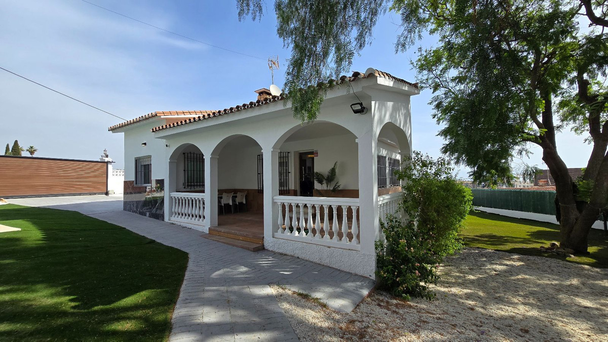 5 Bed Townhouse for sale in Torremolinos Costa Del Sol, Málaga, Spain